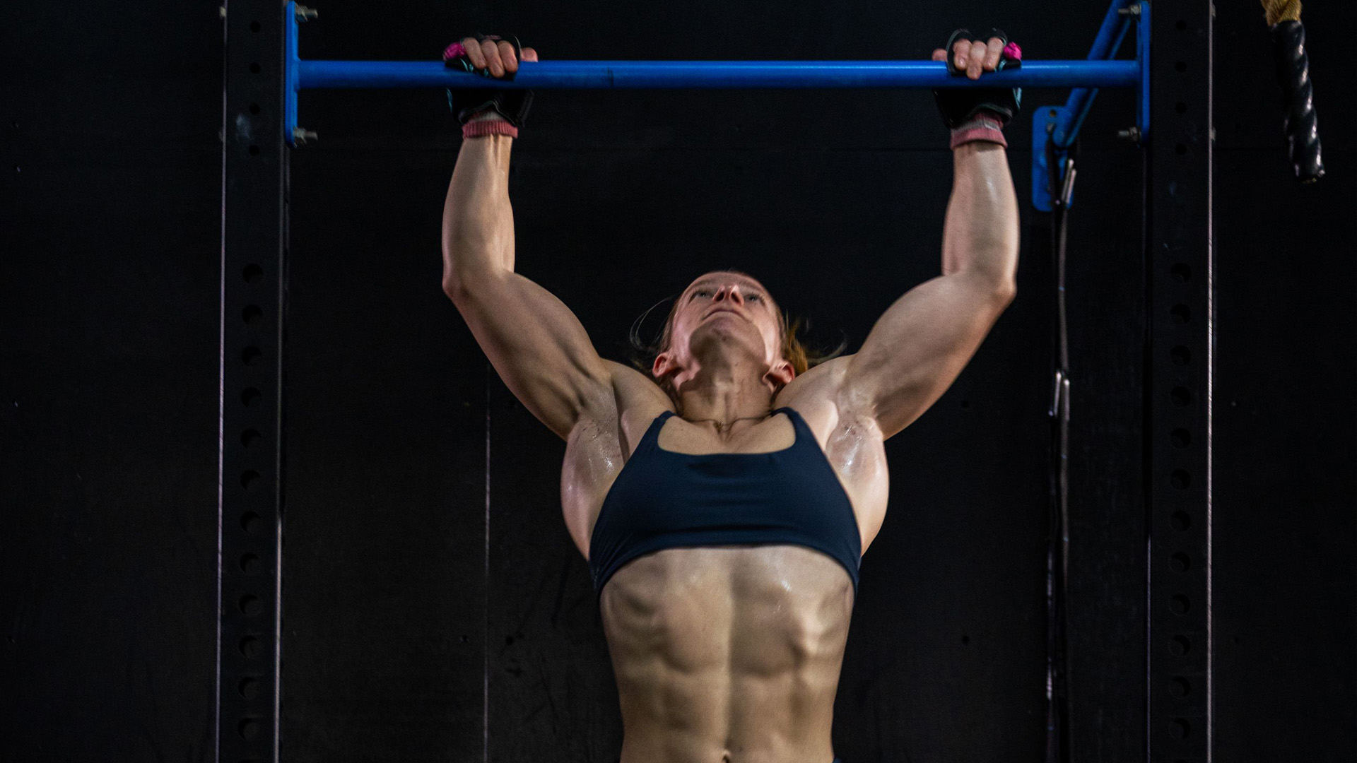 Australian police officer breaks one-hour pull up world record