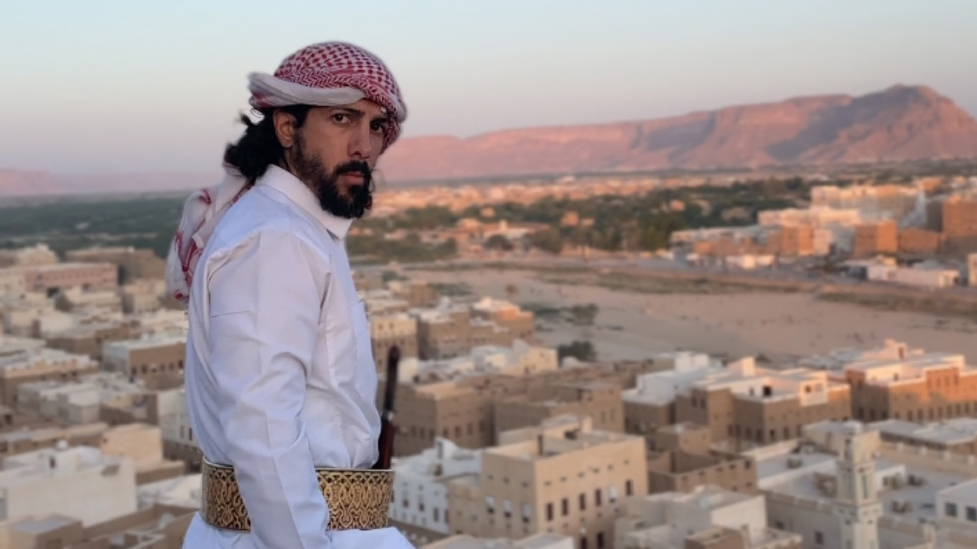 American man breaks record by visiting every sovereign country in 498 days